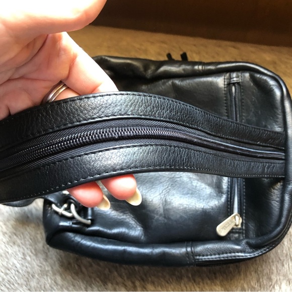 Piel black leather drawstring and flap backpack strap zips to one strap or two - Picture 10 of 11